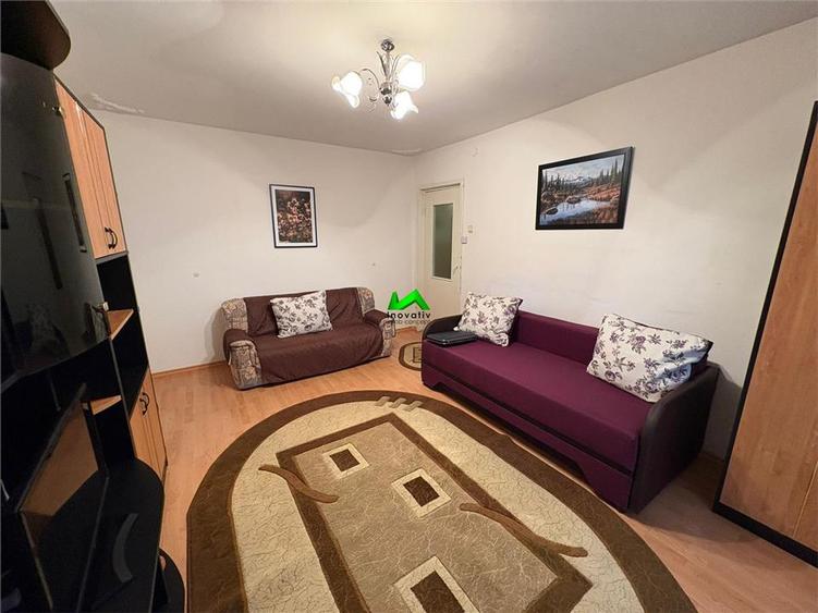 Apartament cu 3 camere semidecomandat, mobilat în Vasile Aaron