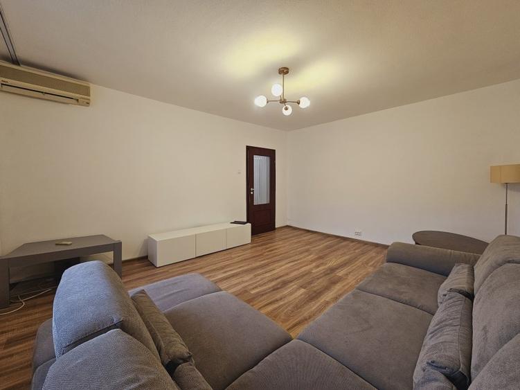 Apartament cu 3 camere decomandat, mobilat în Nerva Traian