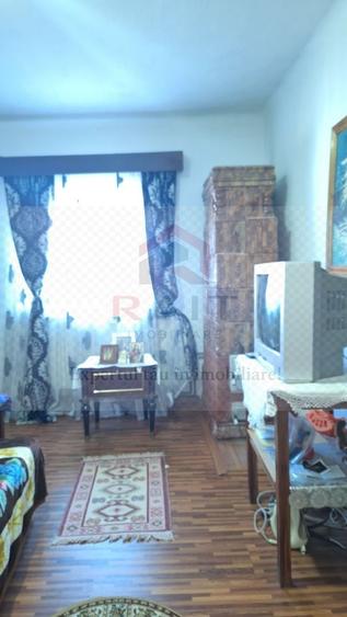 Casă individuală cu 6 camere cu Canalizare în Corbeni