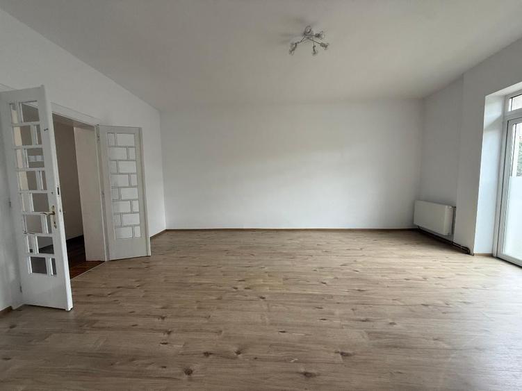 Casă cu 4 camere cu Teren 430 Mp în Cetate