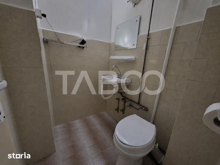 Apartament cu 3 camere decomandat în Sub Arini