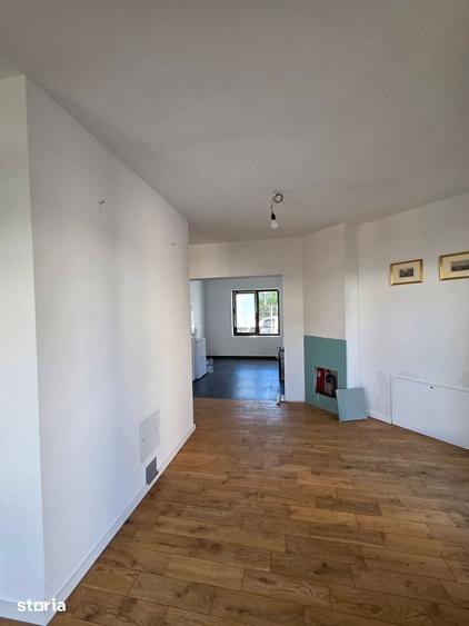 Casă cu 5 camere cu Teren 311 Mp în Central