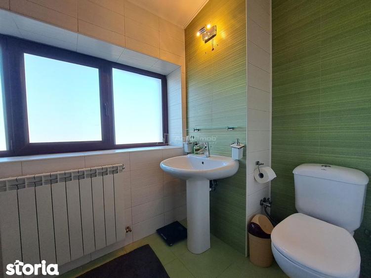 Casă cu 8 camere cu Teren 2500 Mp în Crevedia