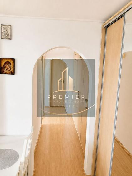 Apartament cu 4 camere decomandat, mobilat în Băneasa