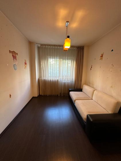 Apartament cu 3 camere decomandat, mobilat în Dristor