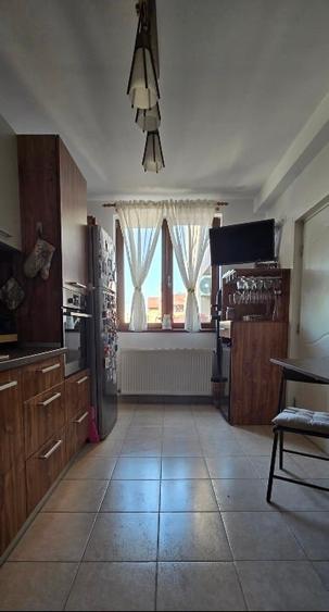 Apartament cu 3 camere decomandat, mobilat în Brâncoveanu