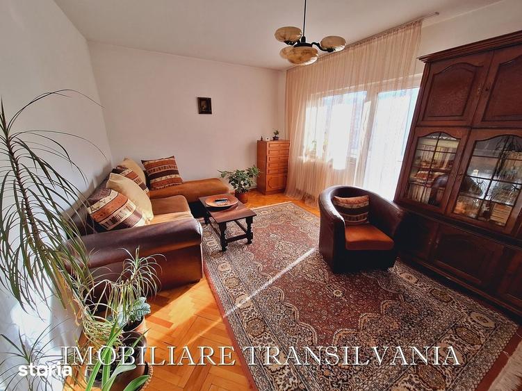 Apartament cu 4 camere decomandat în Central