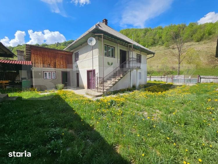 Casă cu 3 camere cu Teren 2800 Mp în Întregalde