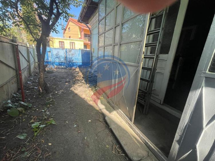 Casă individuală cu 3 camere cu Canalizare în Central