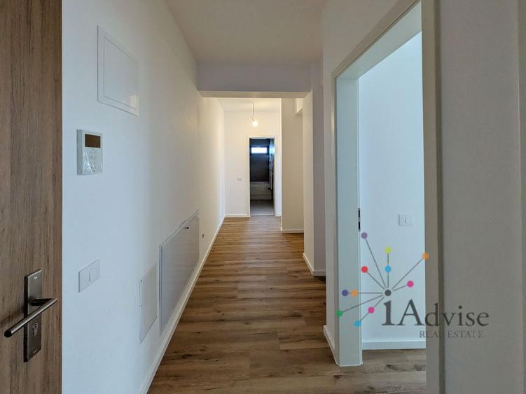 Apartament cu 3 camere decomandat în Tractorul