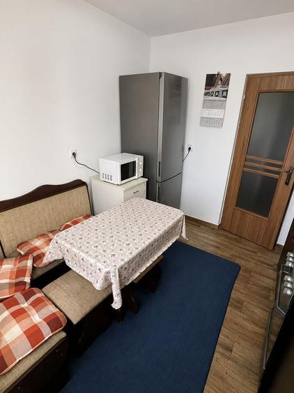 Apartament cu 3 camere decomandat, mobilat în Cetate