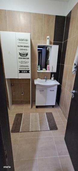 Apartament cu 2 camere decomandat în Roșu