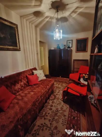Apartament cu 4 camere decomandat în Central