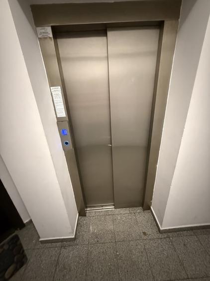 Garsonieră decomandată în Decebal