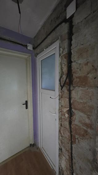 Apartament cu 4 camere semidecomandat în Petros