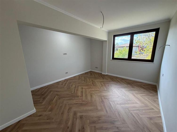 Duplex cu 4 camere cu Canalizare în Câmpineanca