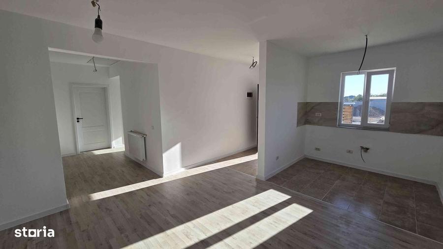 Casă cu 4 camere cu Teren 300 Mp în Crevedia