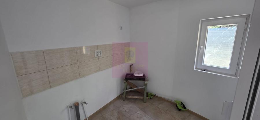 Casă individuală cu 2 camere cu Canalizare în Central