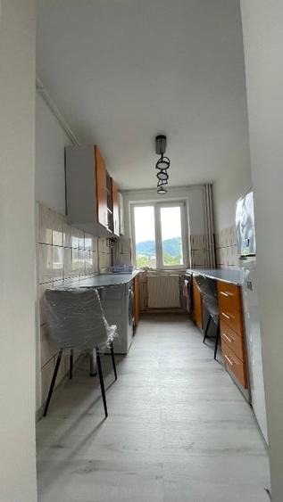 Apartament cu 2 camere decomandat, mobilat în Tractorul