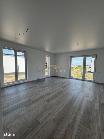 Casă cu 4 camere cu Teren 440 Mp în Vidra