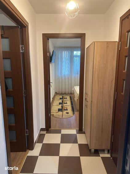 Apartament cu 3 camere semidecomandat în Titan