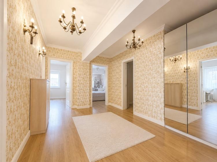 Apartament cu 4 camere decomandat, mobilat în Tomis Nord