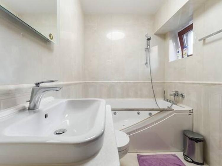 Apartament cu 4 camere decomandat, mobilat în Unirii