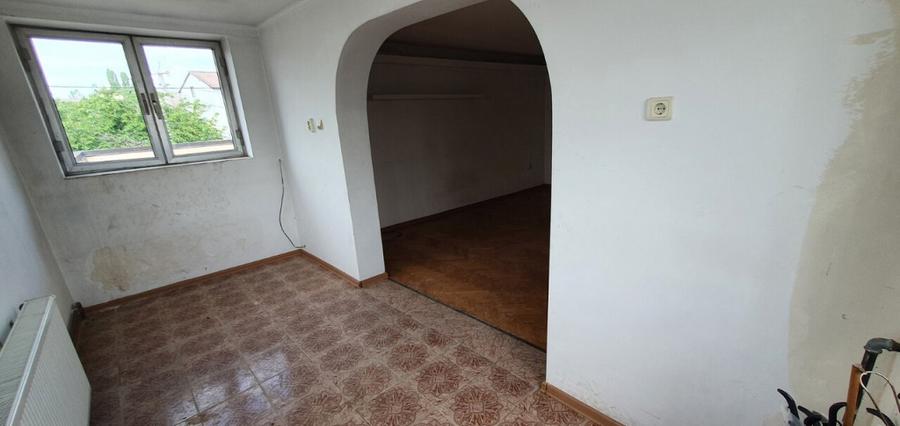 Casă cu 5 camere cu Teren 240 Mp în Nord