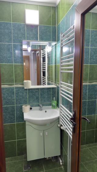 Garsonieră decomandată în