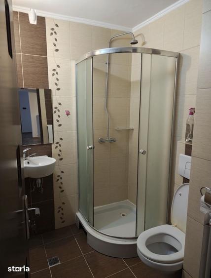 Apartament cu 4 camere decomandat în Micro 16