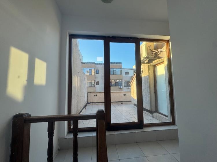 Apartament cu 3 camere, mobilat în Tomis Nord