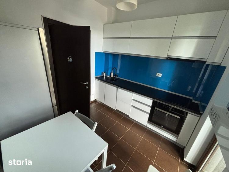 Apartament cu 3 camere în Apărătorii Patriei