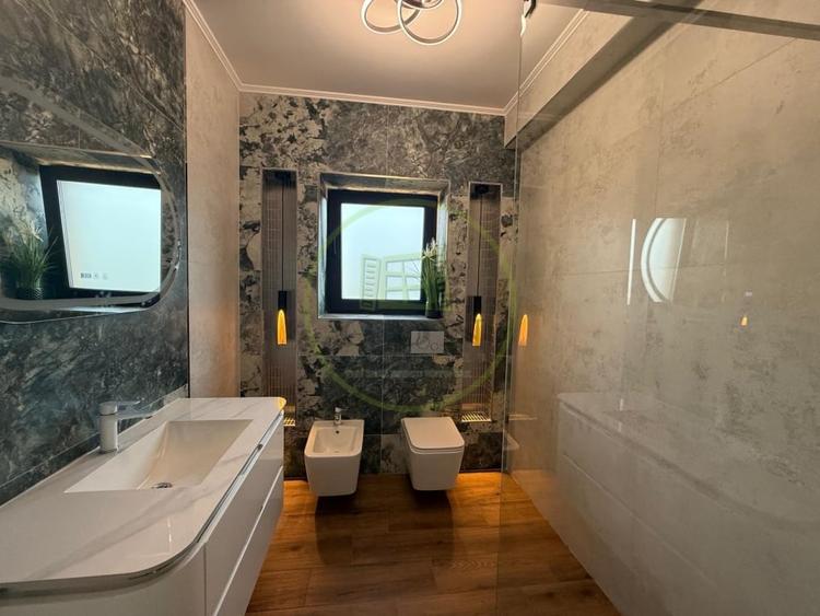 Casă individuală cu 4 camere cu Piscina în Bariera Vâlcii
