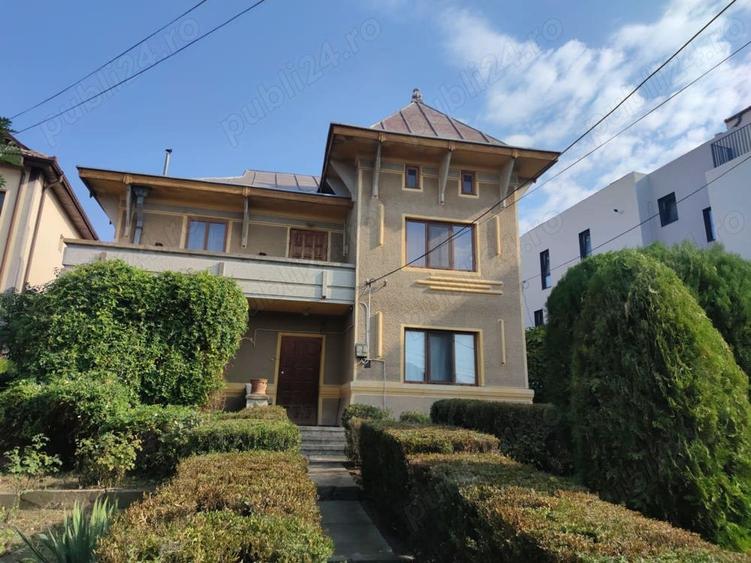 Casă cu 5 camere în Caracal