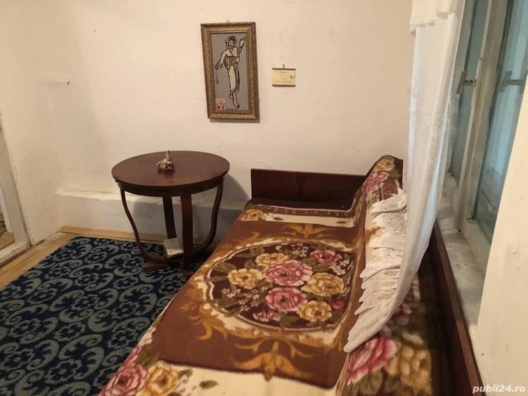 Casă cu 8 camere în Grojdibodu