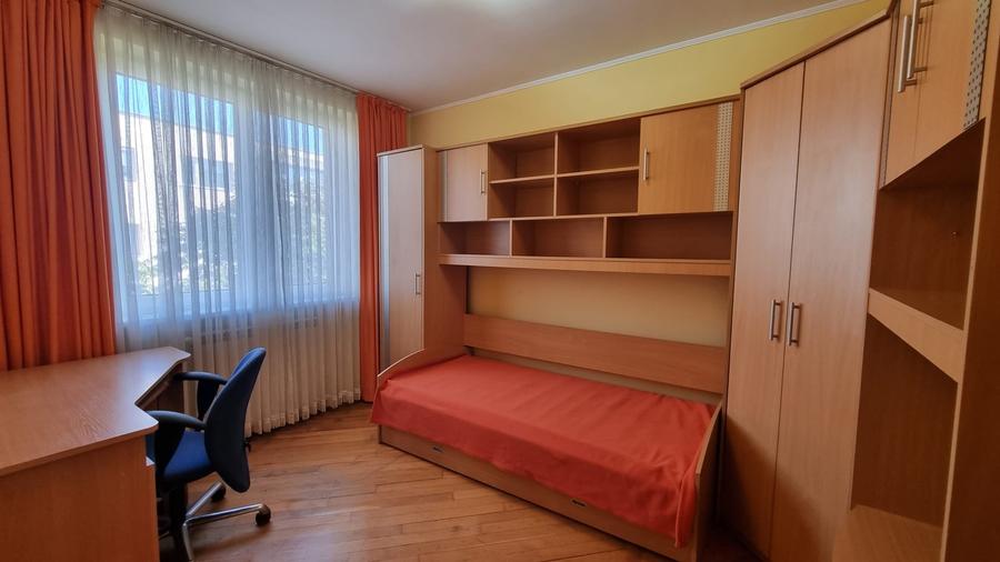 Apartament cu 3 camere decomandat în Central