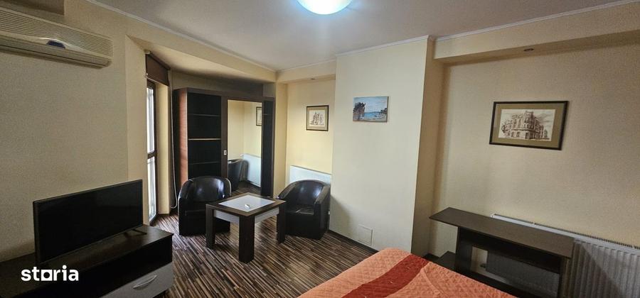 Spațiu comercial, de 902 mp, în Central