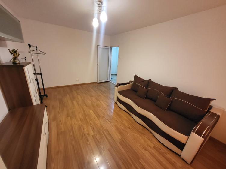 Apartament cu 2 camere decomandat în
