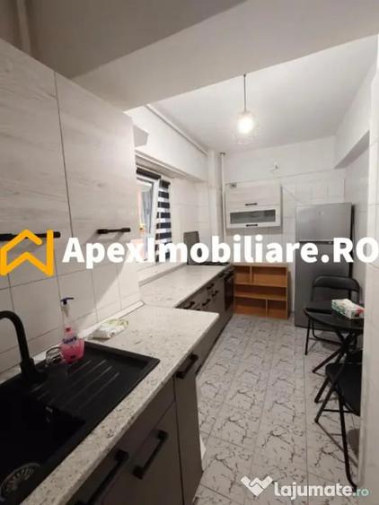 Apartament cu 3 camere semidecomandat în Universitate