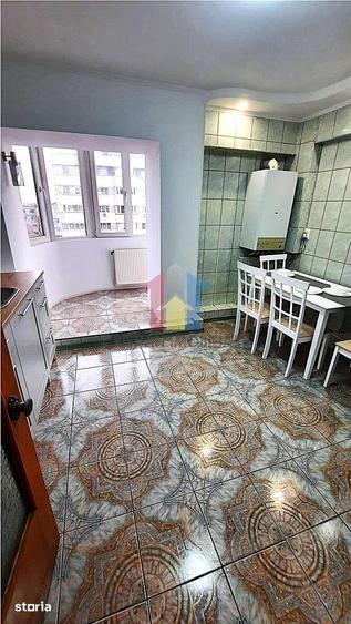 Apartament cu 3 camere decomandat în Viziru 2
