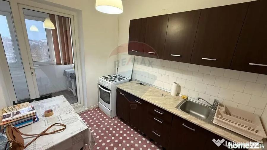 Apartament cu 4 camere decomandat în Central