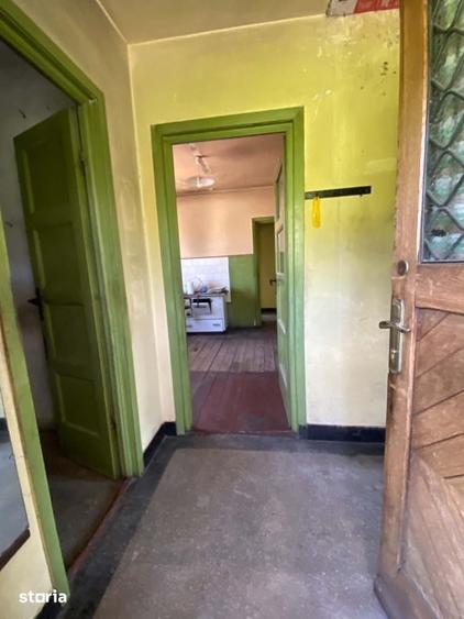 Casă cu 2 camere cu Teren 300 Mp în Petros