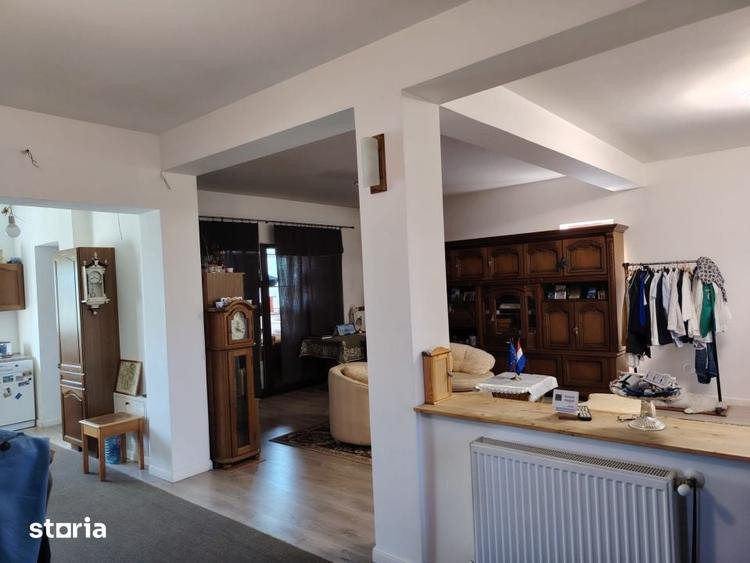 Casă cu 5 camere cu Teren 570 Mp în Ghercești