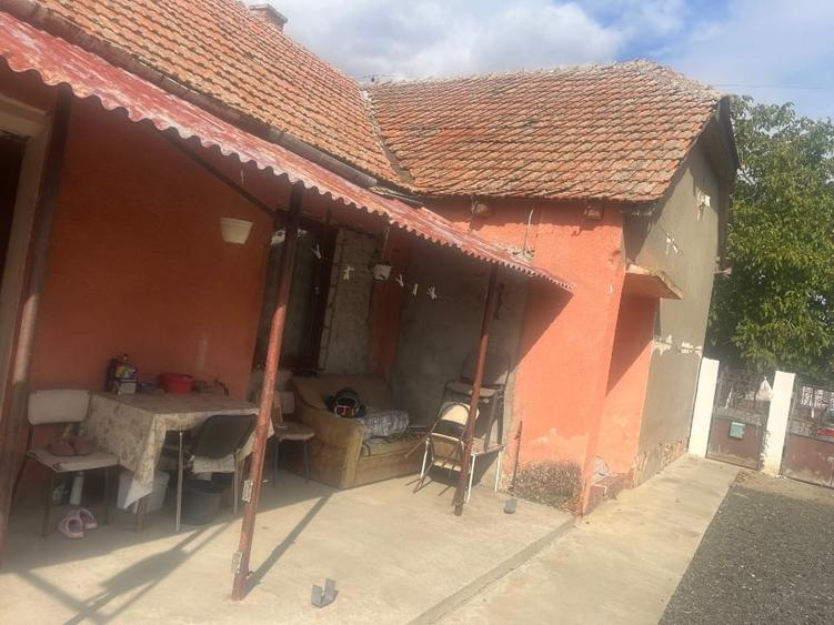 Casă individuală cu 4 camere cu Canalizare în Sânmihaiu Român
