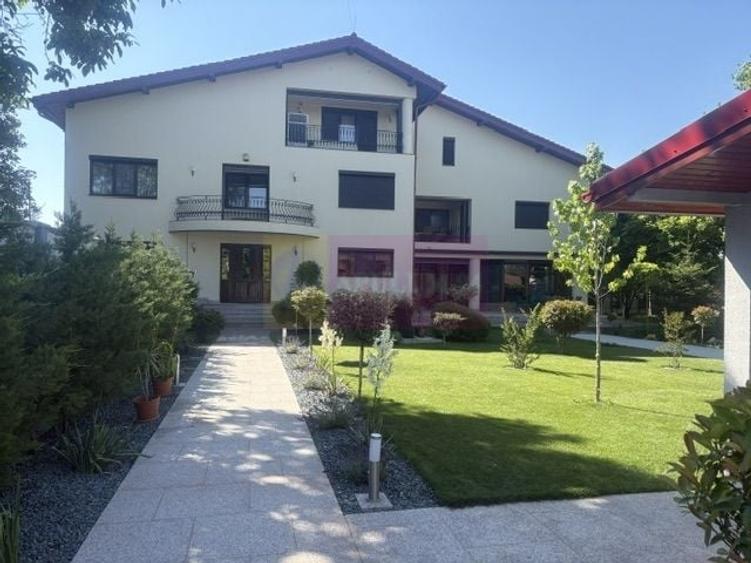 Casă cu 10 camere în Bragadiru