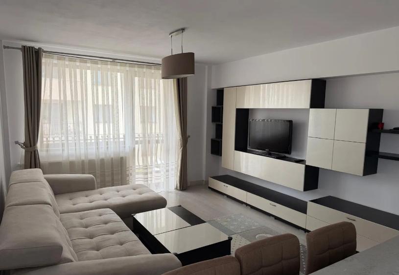Apartament cu 3 camere decomandat, mobilat în Central