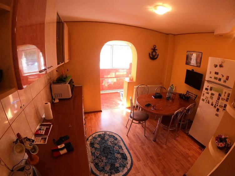 Apartament cu 4 camere decomandat, mobilat în Semicentral