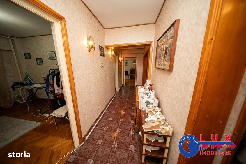 Apartament cu 3 camere decomandat în Babadag