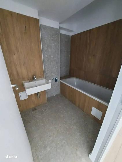 Apartament cu 3 camere semidecomandat în 13 Septembrie