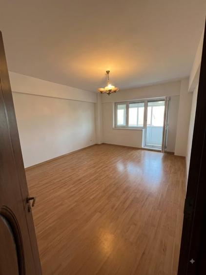 Apartament cu 3 camere decomandat, mobilat în Valea Rosie